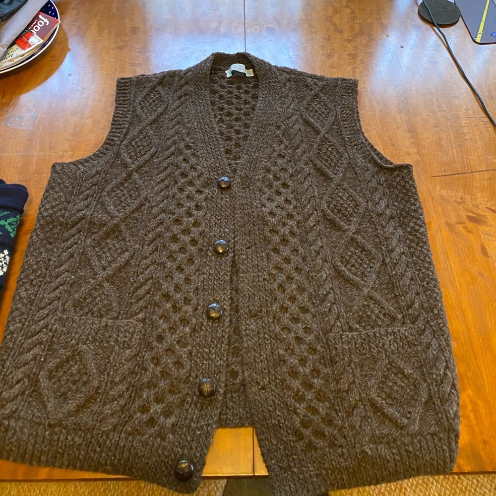 Men’s irish wool sweater vest size XL